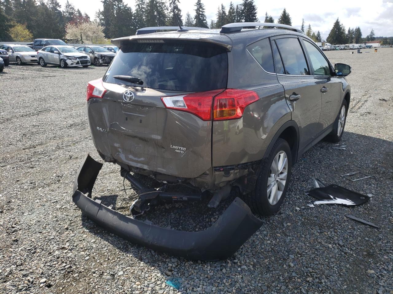 Photo 4 from auction – 2015 TOYOTA RAV4 LIMIT with VIN JTMDFREV5FD127305