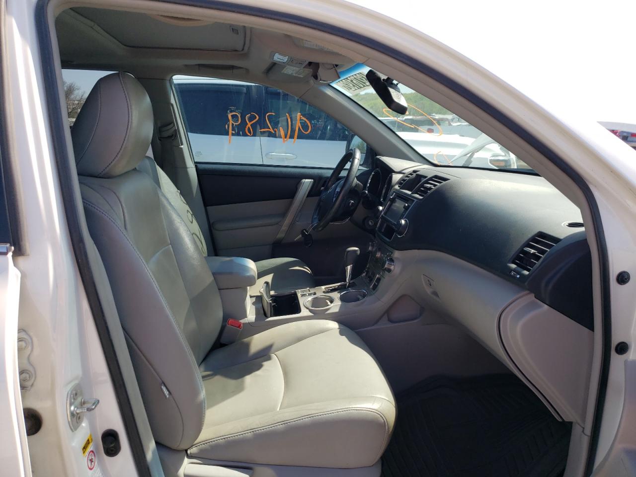 Photo 5 from auction – 2013 TOYOTA HIGHLANDER with VIN 5TDZK3EH0DS104833