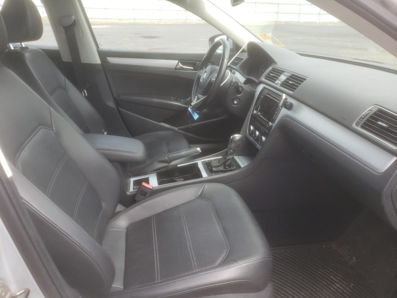 Photo 5 from auction – 2012 VOLKSWAGEN PASSAT SE with VIN 1VWBP7A39CC021757