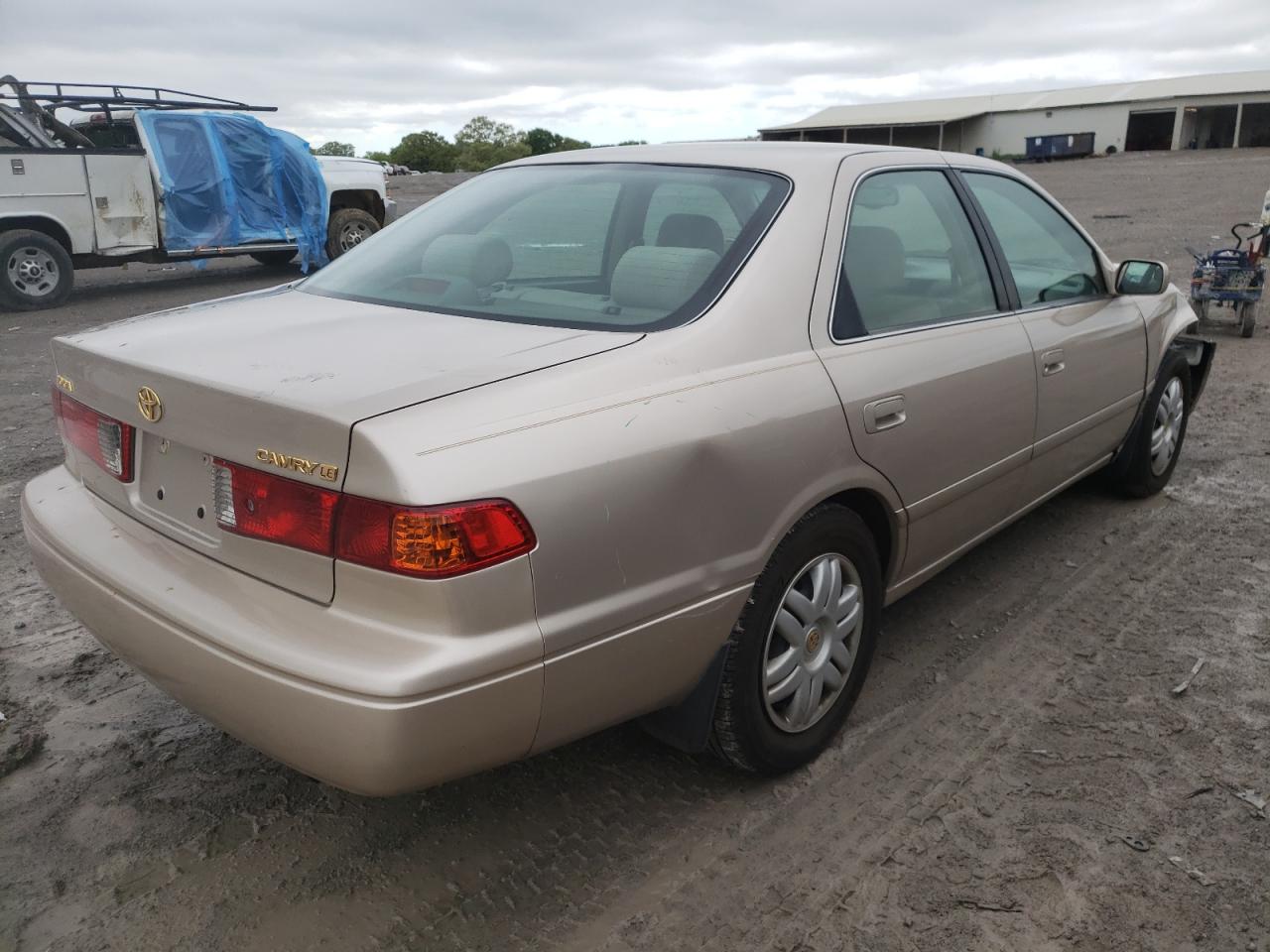 Photo 4 from auction – 2000 TOYOTA CAMRY CE with VIN 4T1BG22K3YU984923