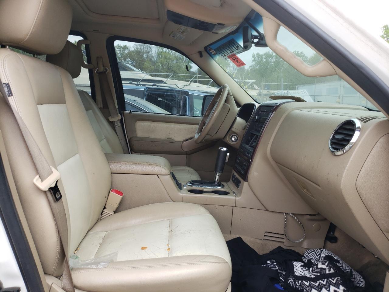 Photo 5 from auction – 2008 FORD EXPLORER L with VIN 1FMEU75E68UA27095
