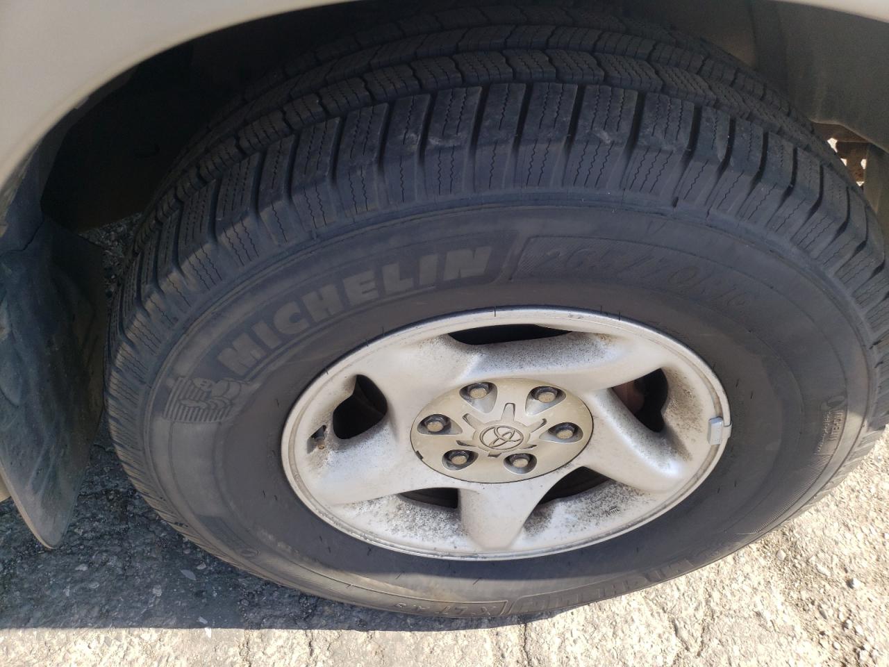 Photo 9 from auction – 2002 TOYOTA SEQUOIA SR with VIN 5TDBT44A72S112305