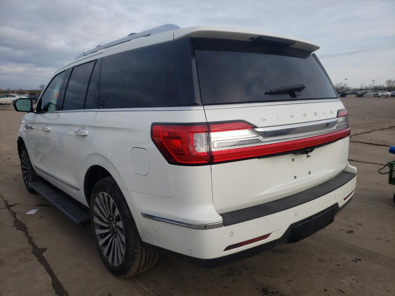 Photo 3 from auction – 2021 LINCOLN NAVIGATOR with VIN 5LMJJ2LT1MEL04605