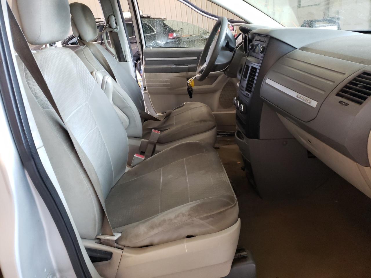 Photo 5 from auction – 2010 DODGE GRAND CARA with VIN 2D4RN4DE6AR439297
