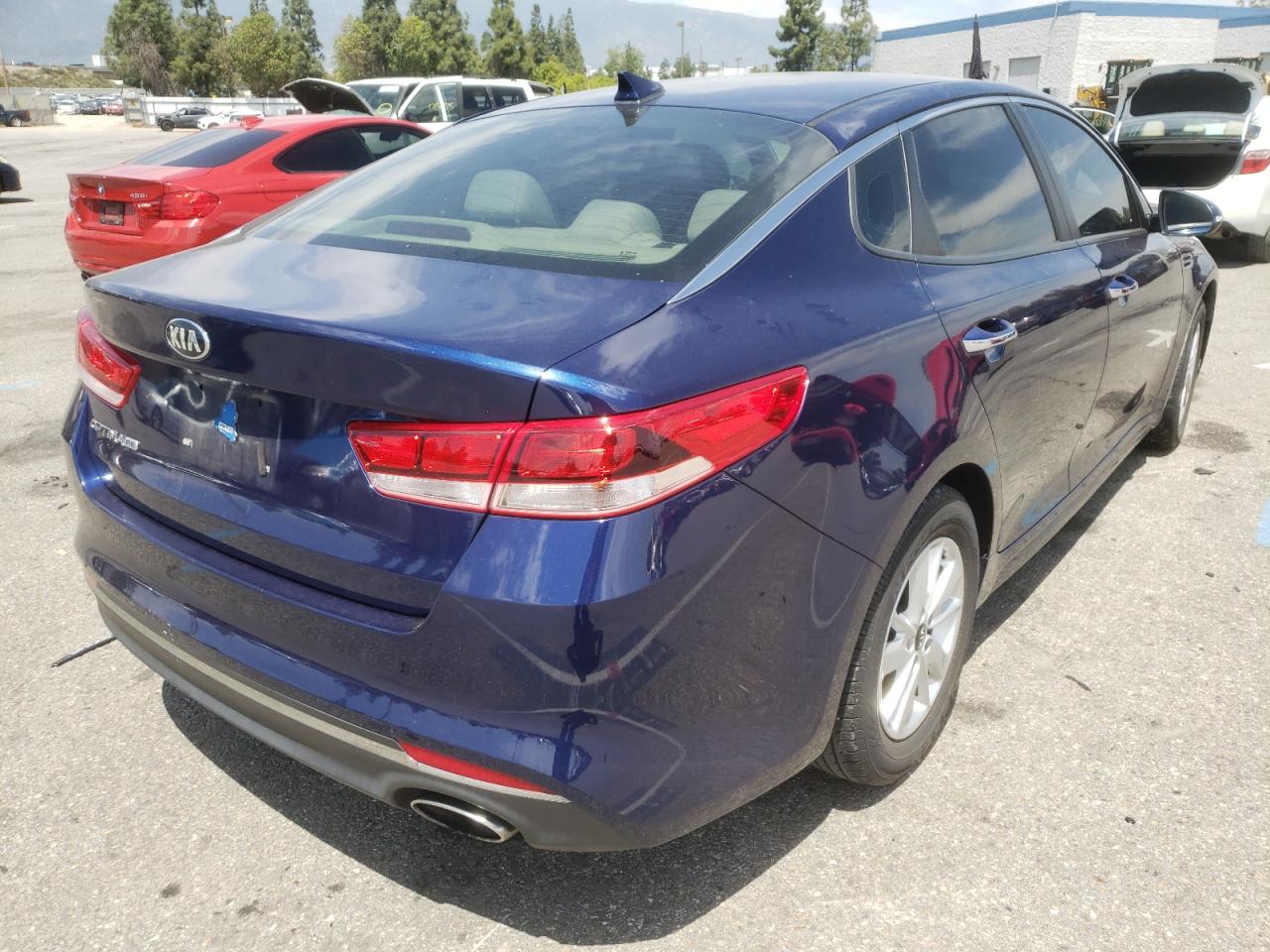 Photo 4 from auction – 2017 KIA OPTIMA LX with VIN 5XXGT4L36HG149607