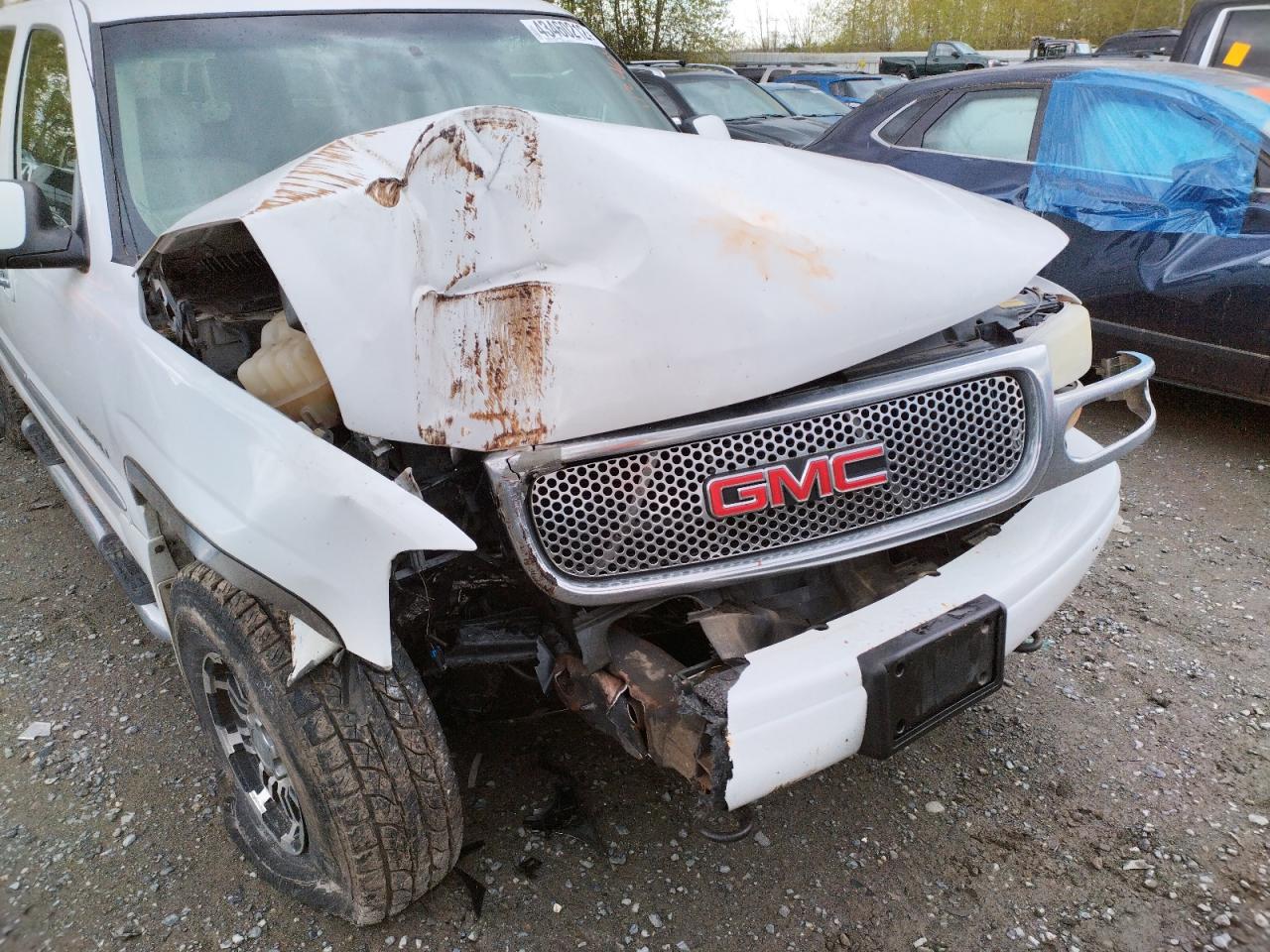 Photo 9 from auction – 2002 GMC DENALI XL with VIN 1GKFK66U82J279409