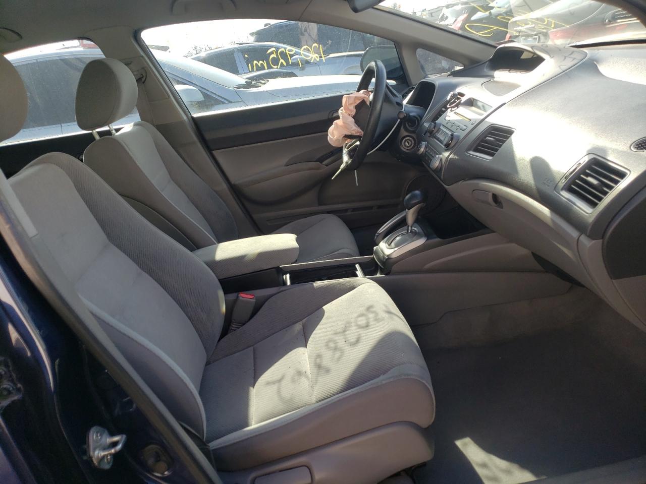 Photo 5 from auction – 2009 HONDA CIVIC LX with VIN 19XFA16569E047859