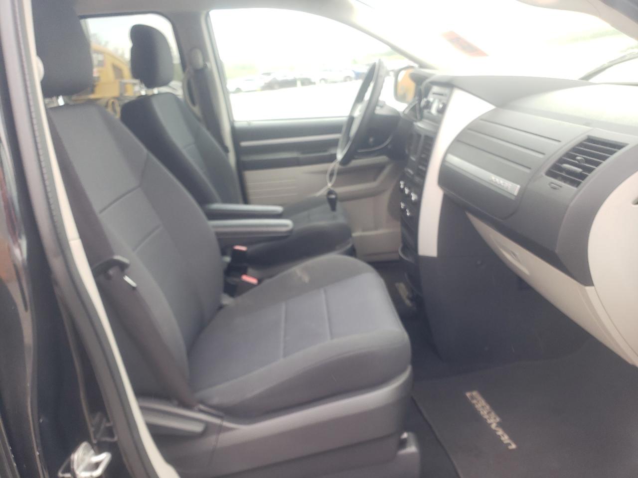 Photo 5 from auction – 2010 DODGE GRAND CARA with VIN 2D4RN4DE7AR268804