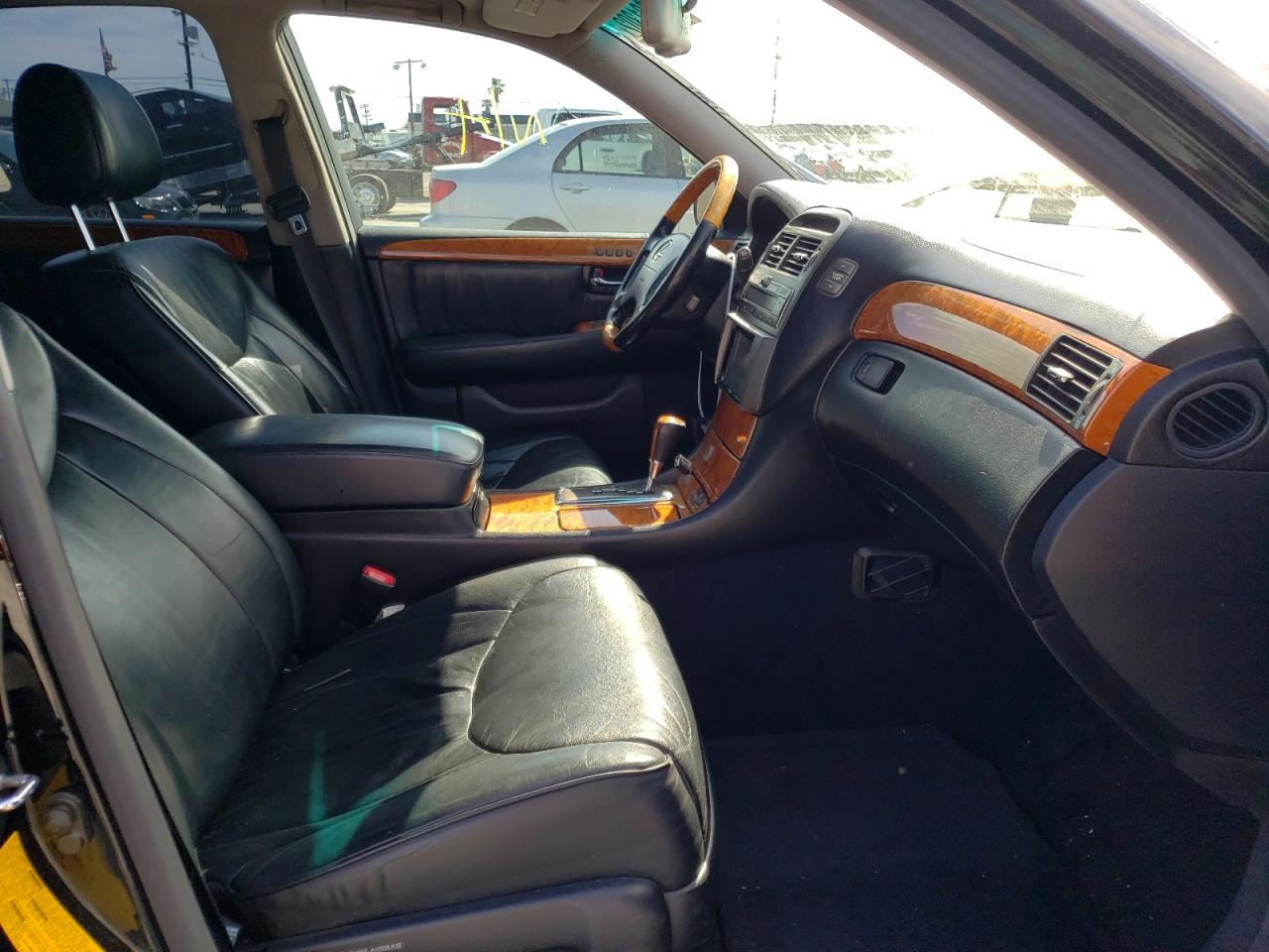 Photo 5 from auction – 2001 LEXUS LS 430 with VIN JTHBN30FX10022443