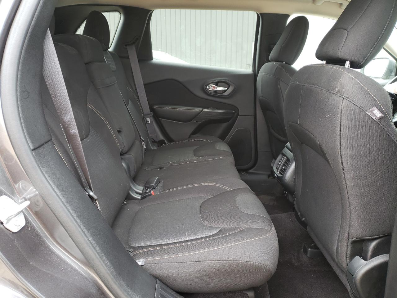 Photo 6 from auction – 2016 JEEP CHEROKEE L with VIN 1C4PJLCB7GW265371