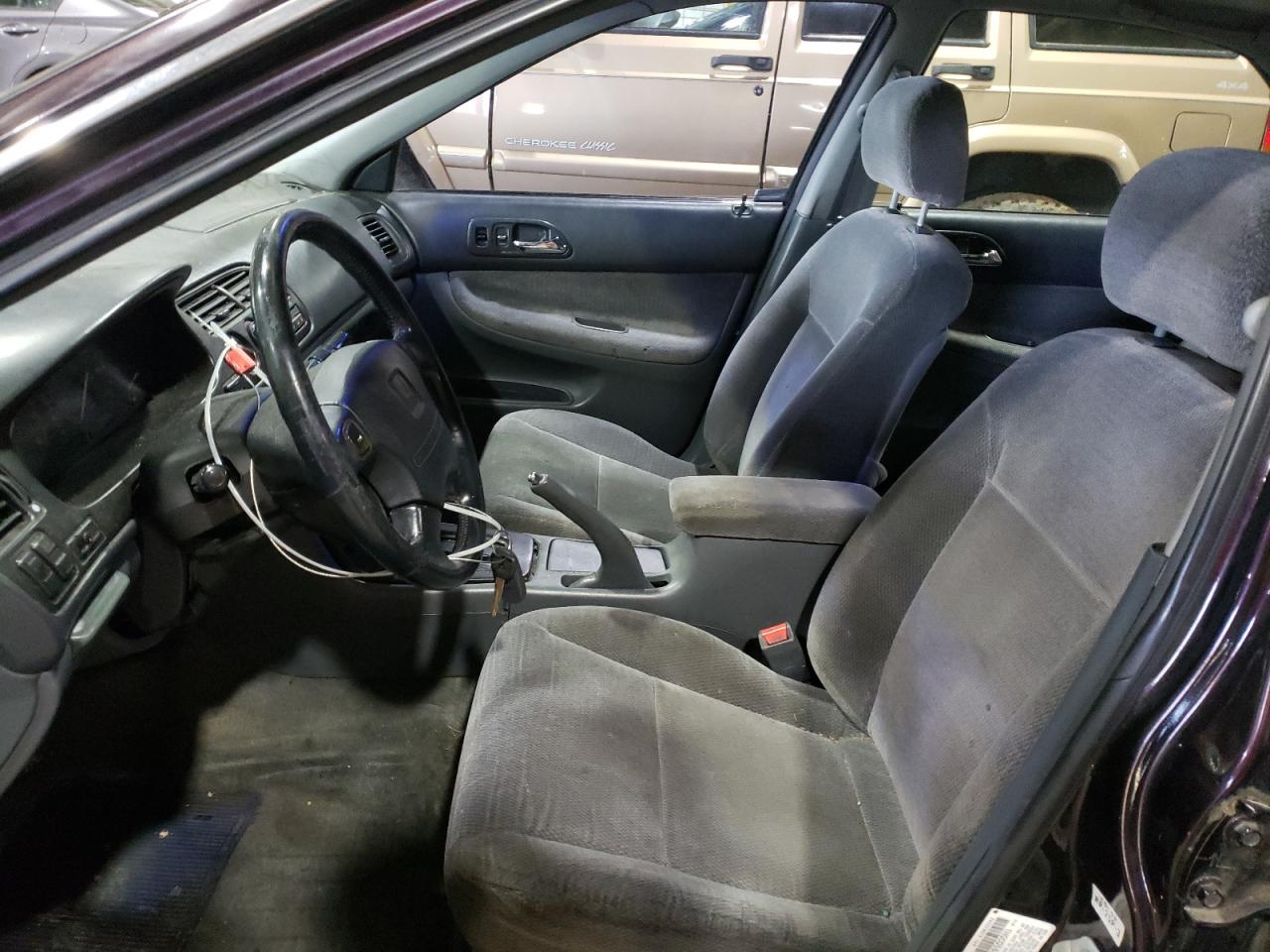 Photo 5 from auction – 1997 HONDA ACCORD SE with VIN 1HGCD5602VA152449