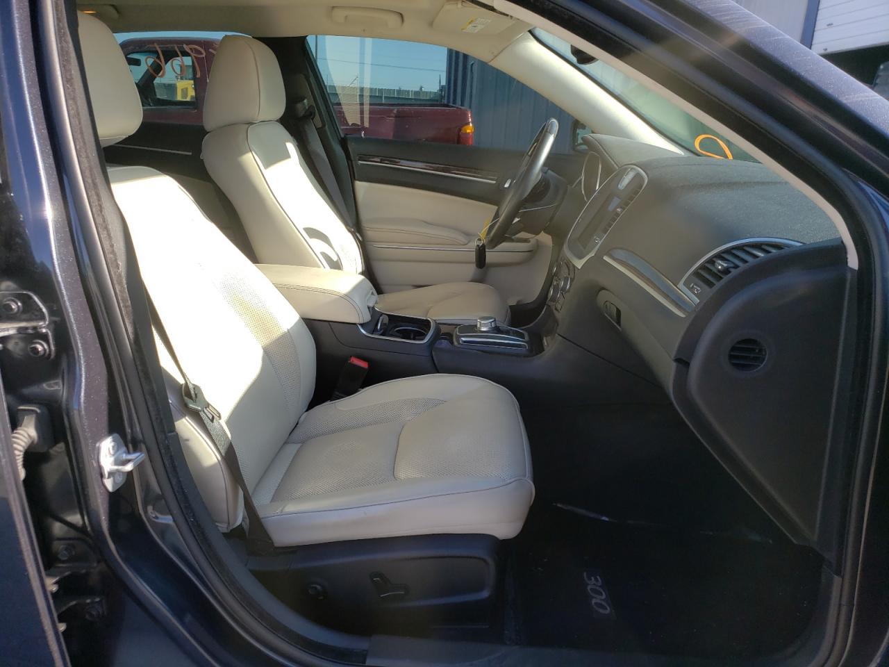 Photo 5 from auction – 2016 CHRYSLER 300C with VIN 2C3CCAEG3GH127996