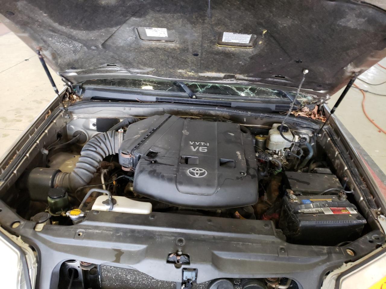 Photo 7 from auction – 2005 TOYOTA 4RUNNER SR with VIN JTEZU14R750056496