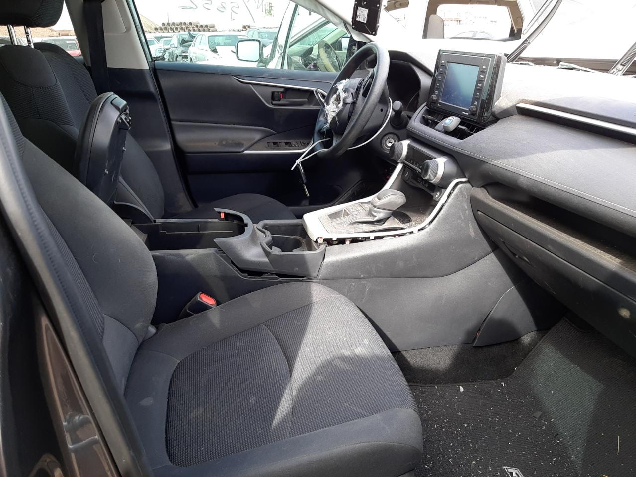 Photo 5 from auction – 2021 TOYOTA RAV4 LE with VIN 2T3F1RFV0MC175009