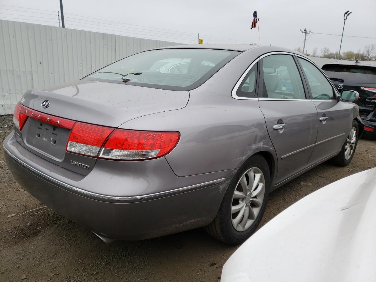 Photo 4 from auction – 2006 HYUNDAI AZERA SE with VIN KMHFC46F96A131558
