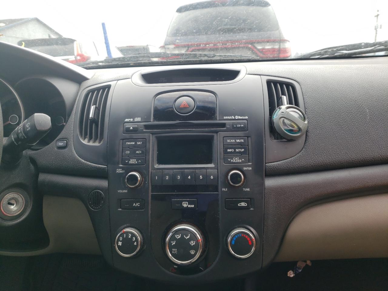 Photo 9 from auction – 2012 KIA FORTE EX with VIN KNAFU4A28C5631184