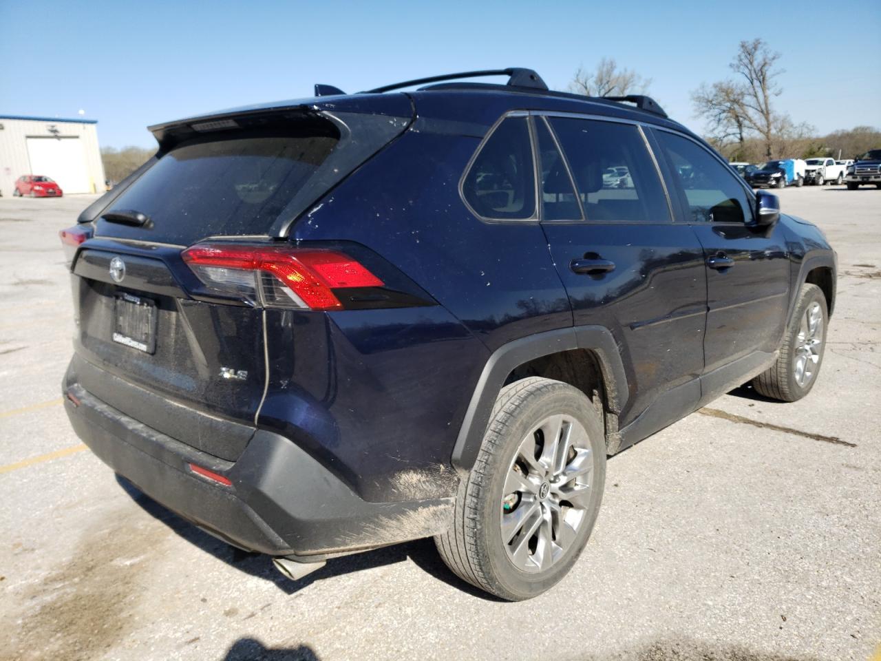 Photo 4 from auction – 2020 TOYOTA RAV4 XLE P with VIN JTMC1RFV5LD053453