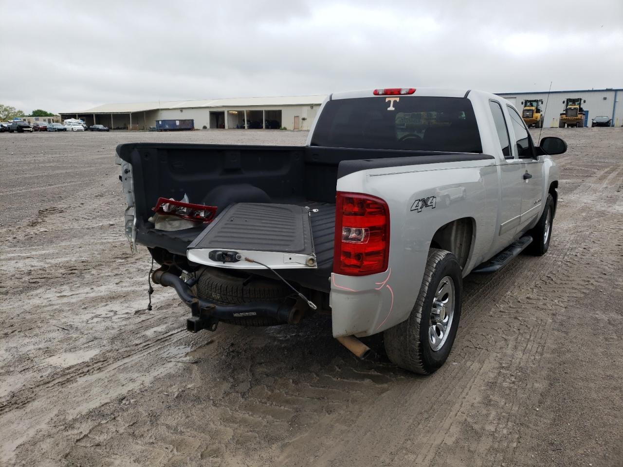 Photo 4 from auction – 2011 CHEVROLET SILVERADO with VIN 1GCRKREA1BZ205543