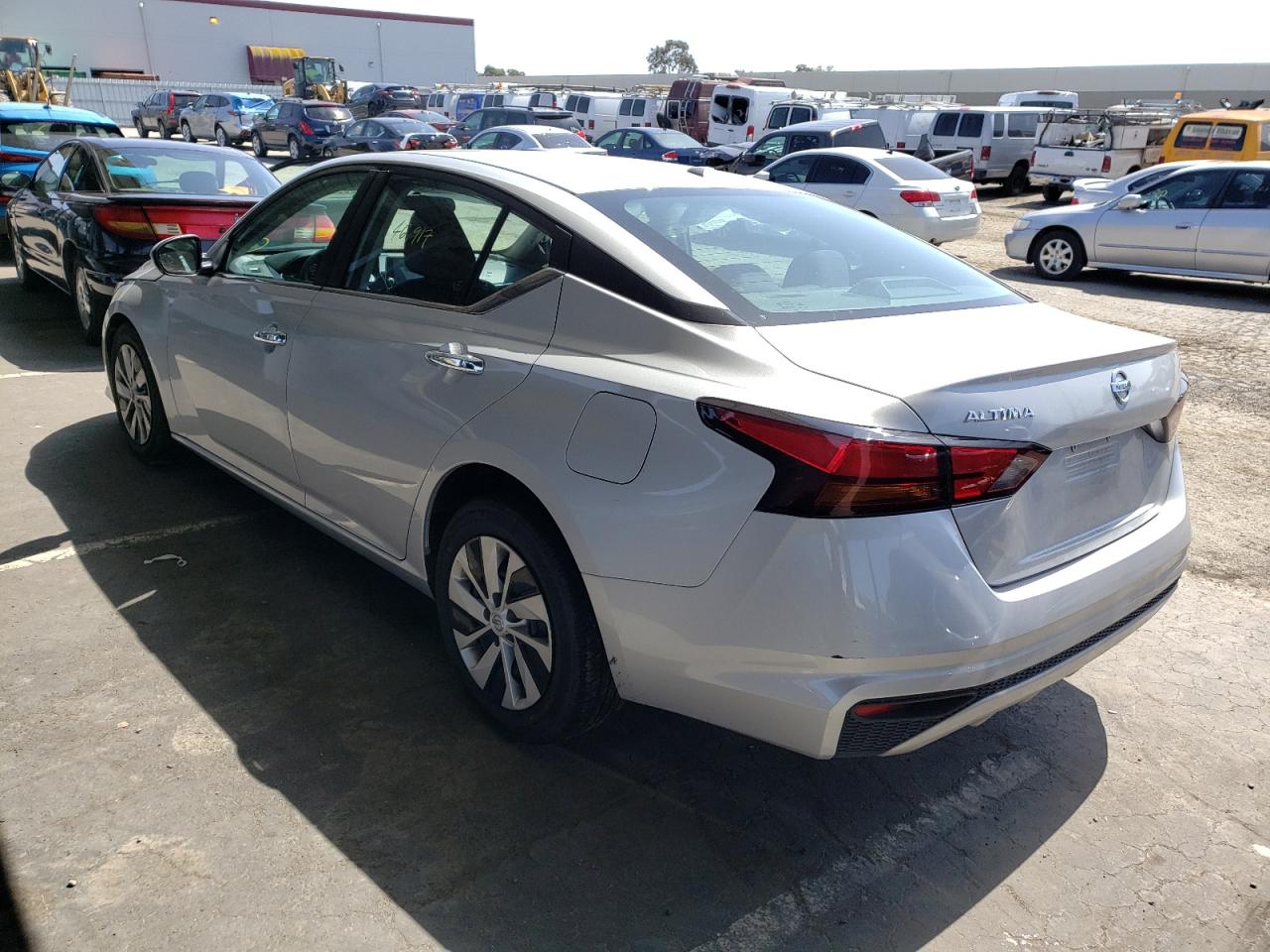 Photo 3 from auction – 2020 NISSAN ALTIMA S with VIN 1N4BL4BV5LC213003