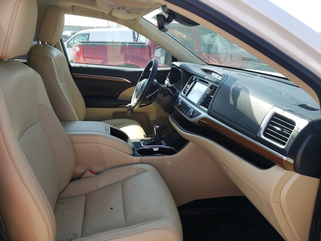 Photo 5 from auction – 2018 TOYOTA HIGHLANDER with VIN 5TDDZRFH8JS898824