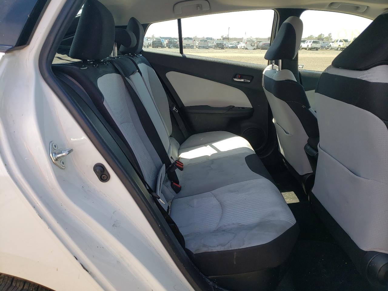 Photo 6 from auction – 2017 TOYOTA PRIUS with VIN JTDKARFU2H3541047