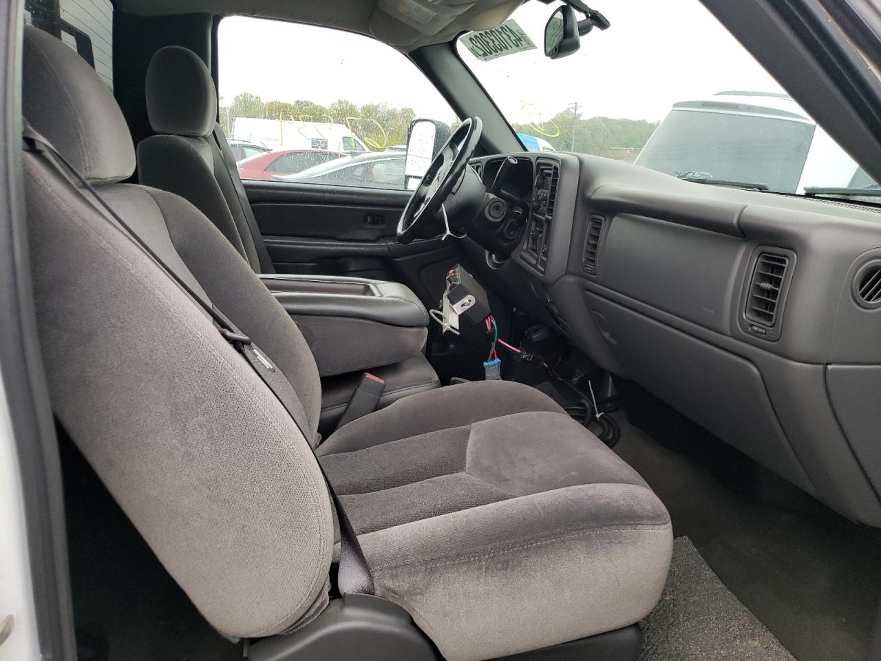 Photo 5 from auction – 2006 GMC SIERRA K25 with VIN 1GTHK24UX6E246085