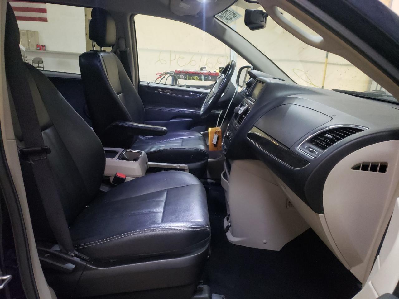 Photo 5 from auction – 2016 CHRYSLER TOWN & COU with VIN 2C4RC1BG7GR147947
