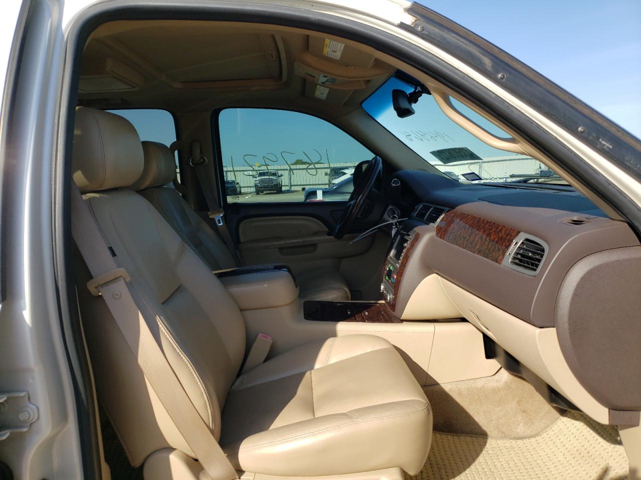 Photo 5 from auction – 2011 GMC YUKON DENA with VIN 1GKS1EEF7BR198868