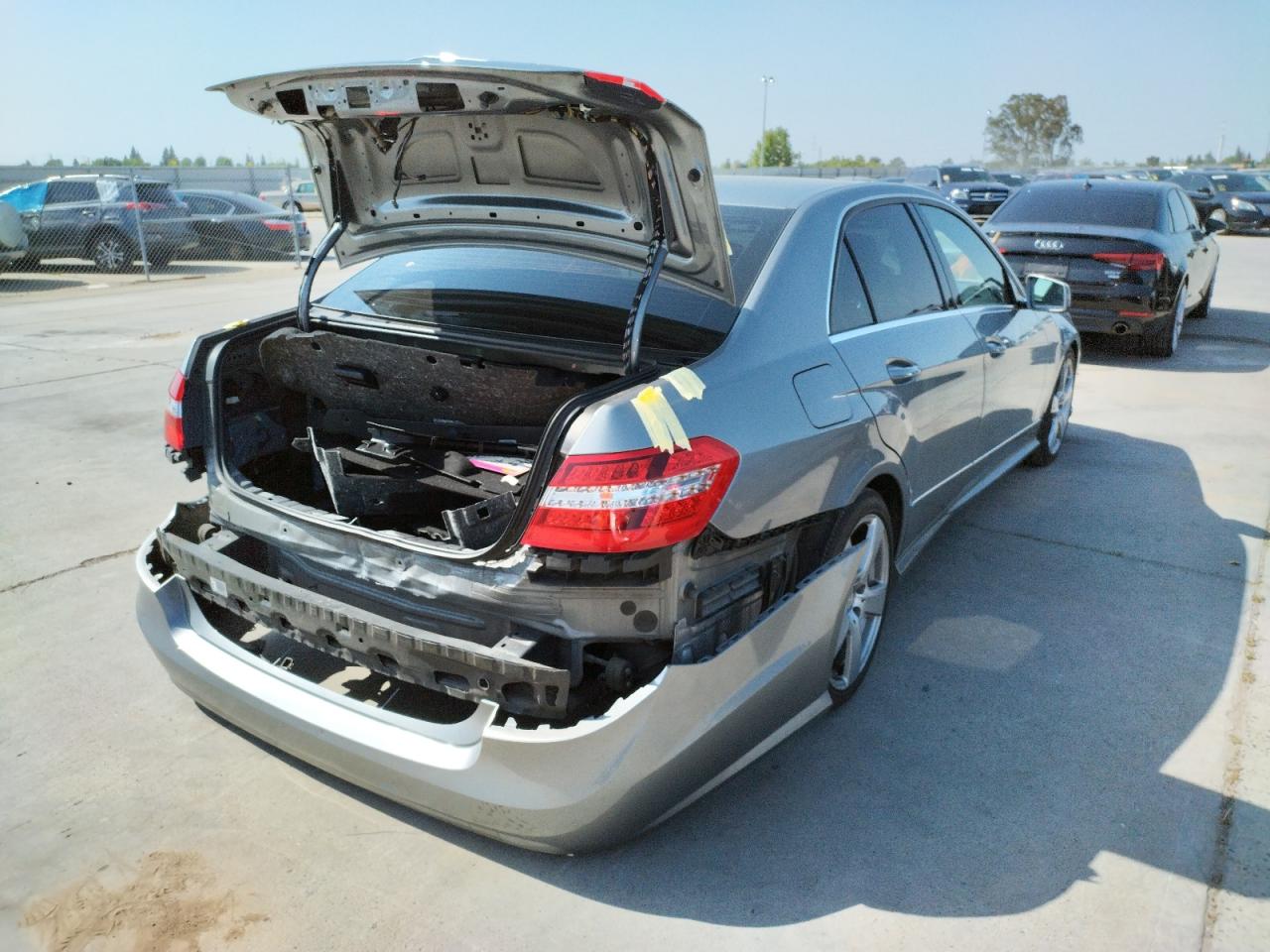Photo 4 from auction – 2010 MERCEDES-BENZ E 350 with VIN WDDHF5GB5AA194385