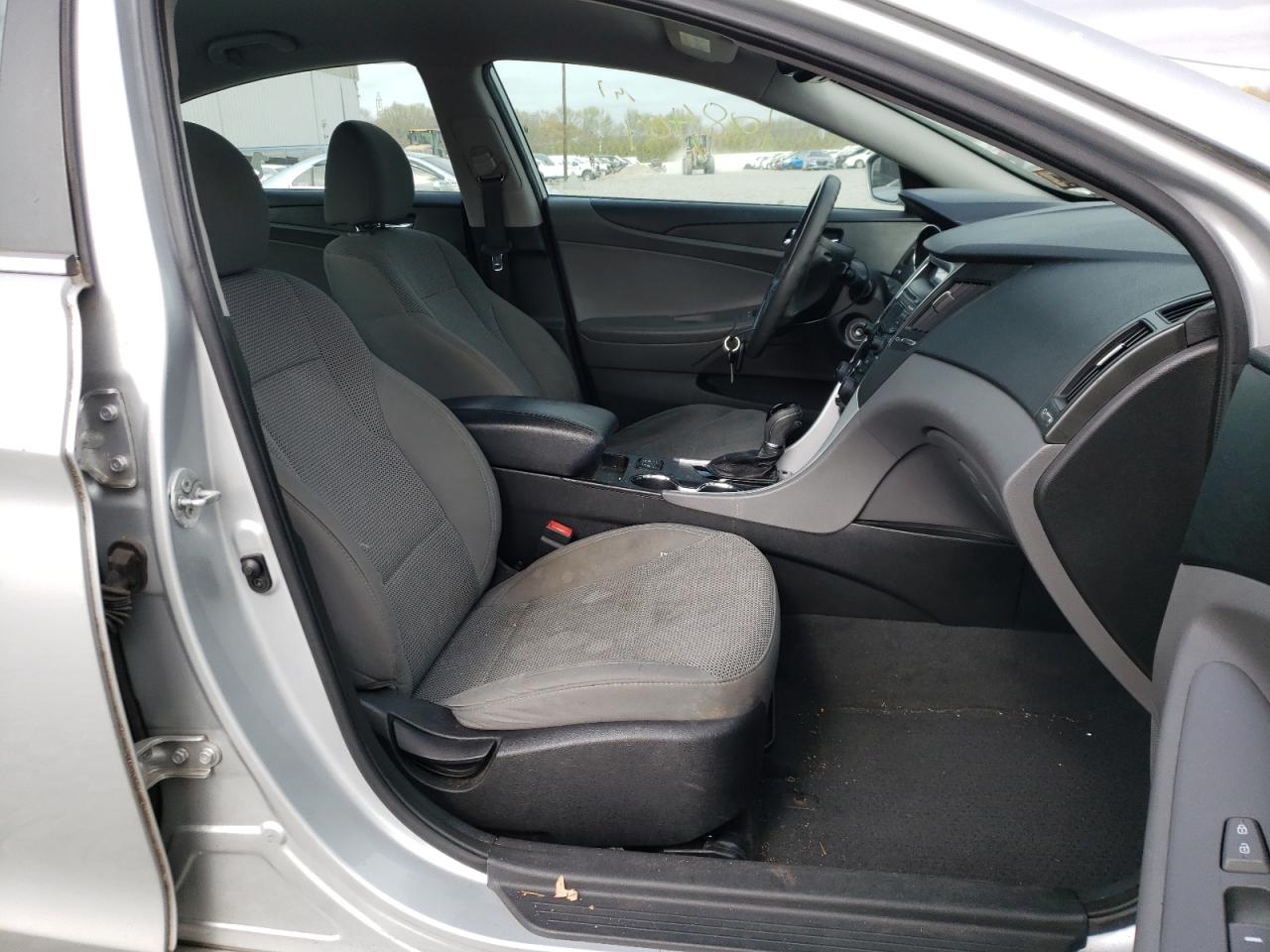 Photo 5 from auction – 2013 HYUNDAI SONATA GLS with VIN 5NPEB4AC3DH655505