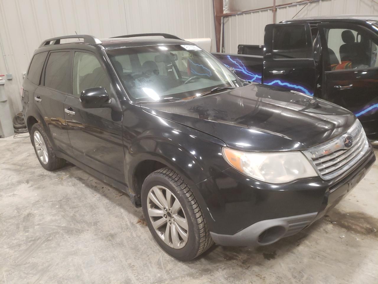 SUBARU FORESTER 2 2011 with VIN JF2SHBDC1BH744083 - Photo from auction