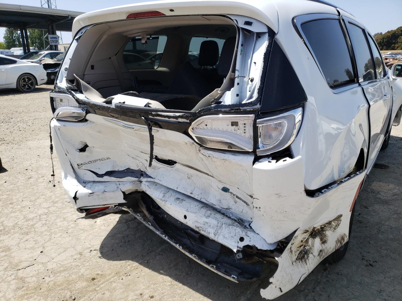 Photo 9 from auction – 2018 CHRYSLER PACIFICA H with VIN 2C4RC1N71JR358712