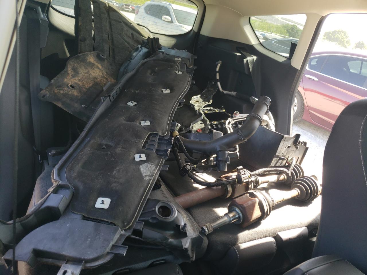 Photo 7 from auction – 2018 FORD ESCAPE SE with VIN 1FMCU0GD7JUD42738