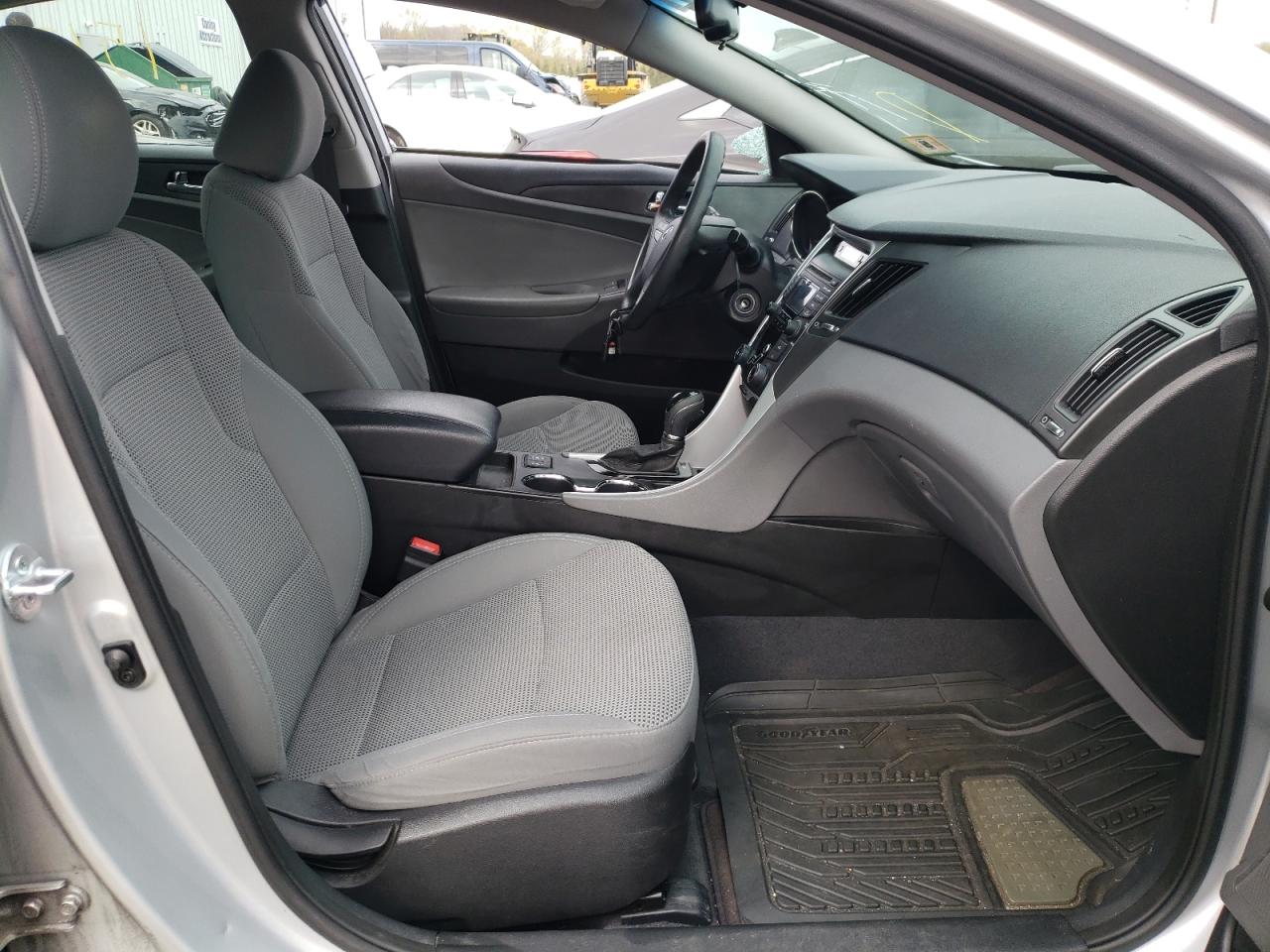 Photo 5 from auction – 2013 HYUNDAI SONATA GLS with VIN 5NPEB4AC1DH670262