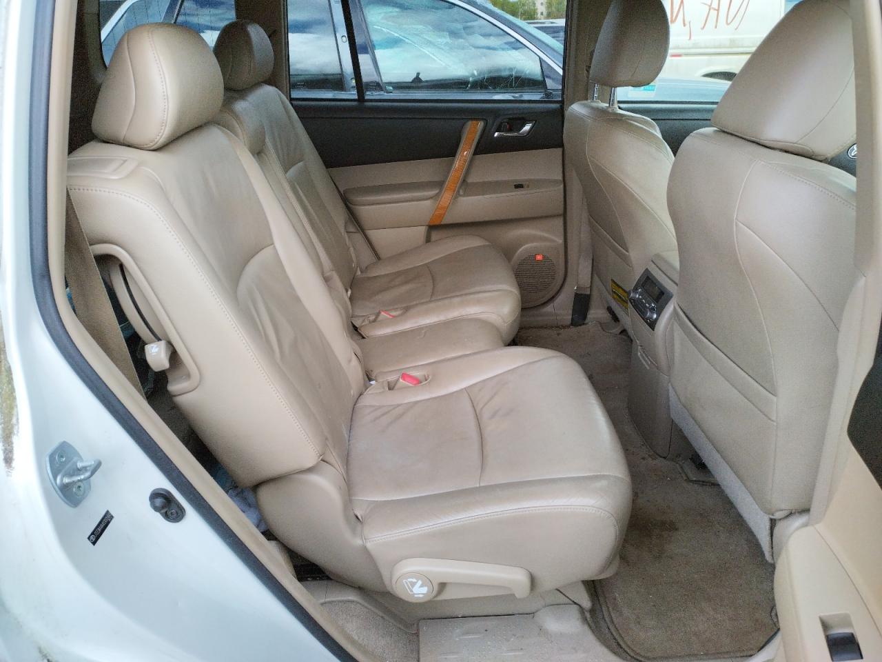 Photo 6 from auction – 2008 TOYOTA HIGHLANDER with VIN JTEEW44A482005843