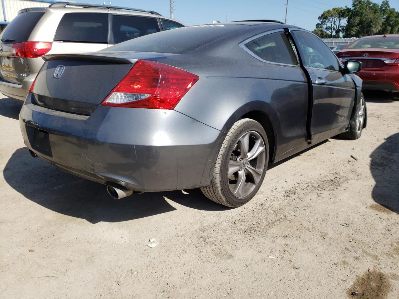 Photo 4 from auction – 2011 HONDA ACCORD EXL with VIN 1HGCS2B82BA008203