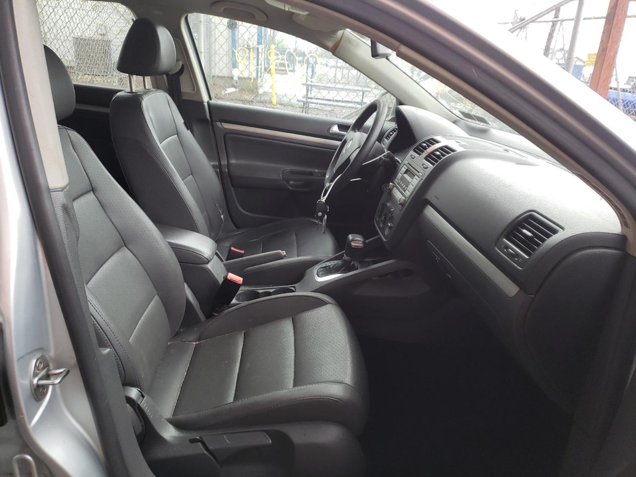 Photo 5 from auction – 2007 VOLKSWAGEN JETTA WOLF with VIN 3VWEG71KX7M144783