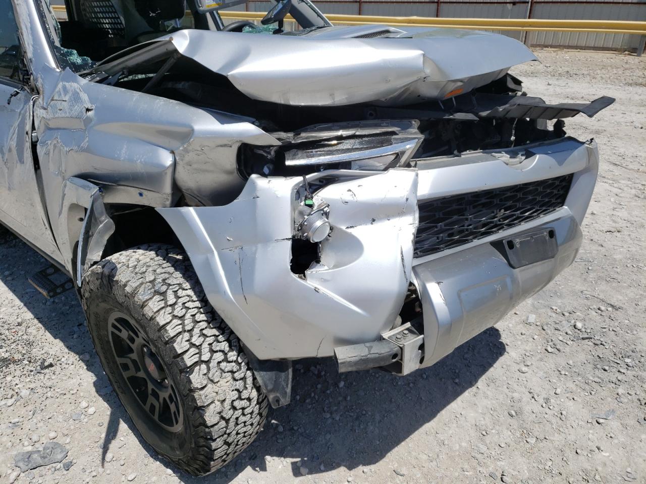 Photo 9 from auction – 2019 TOYOTA 4RUNNER SR with VIN JTEBU5JR7K5670282
