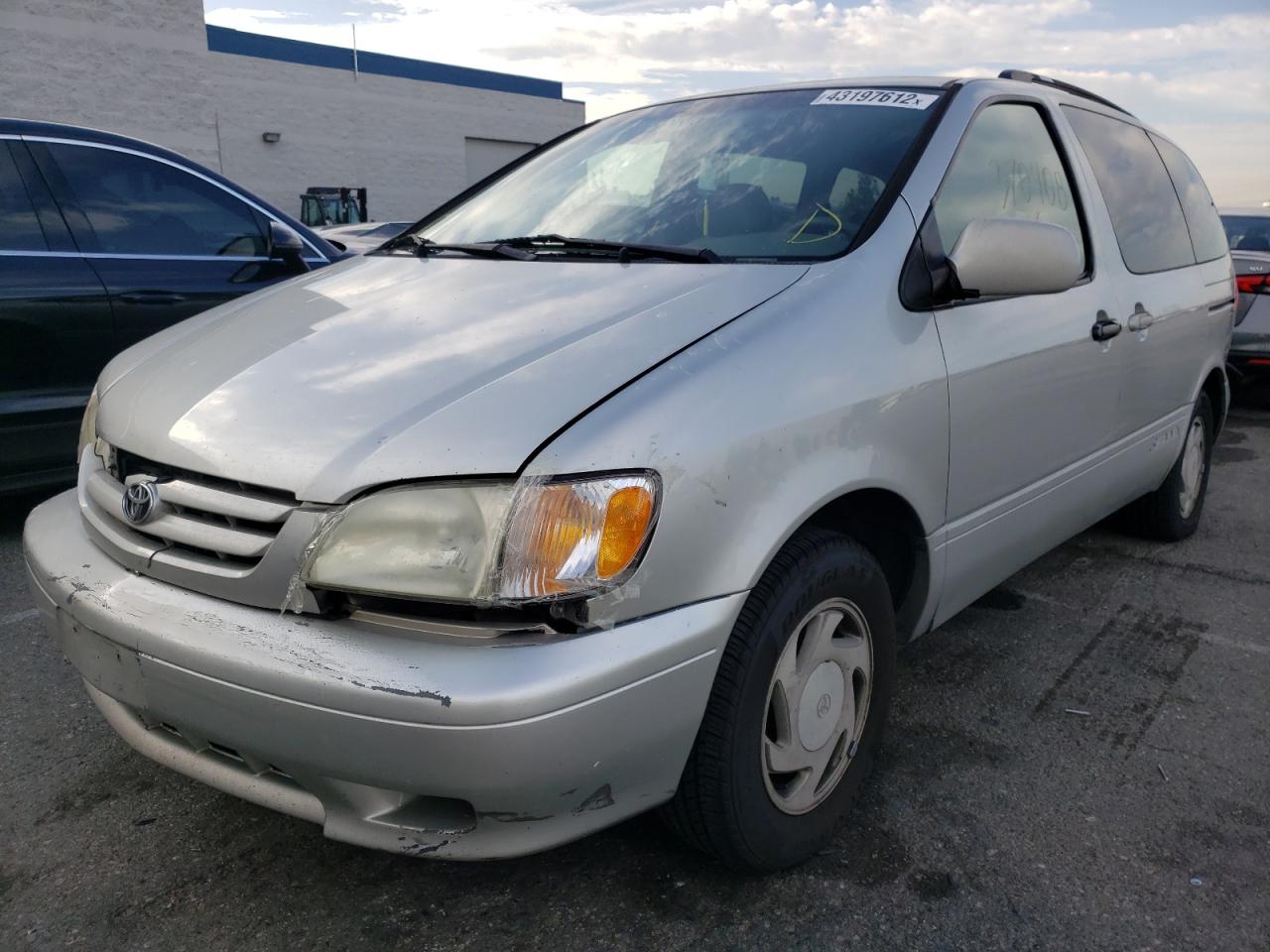 Photo 2 from auction – 2003 TOYOTA SIENNA LE with VIN 4T3ZF13C43U550108