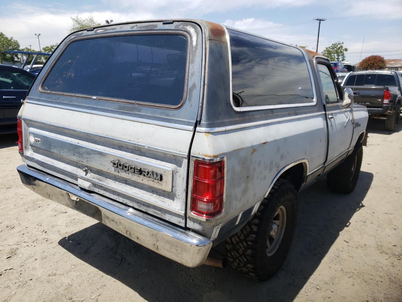 Photo 4 from auction – 1985 DODGE RAMCHARGER with VIN 1B4GW12T2FS655569