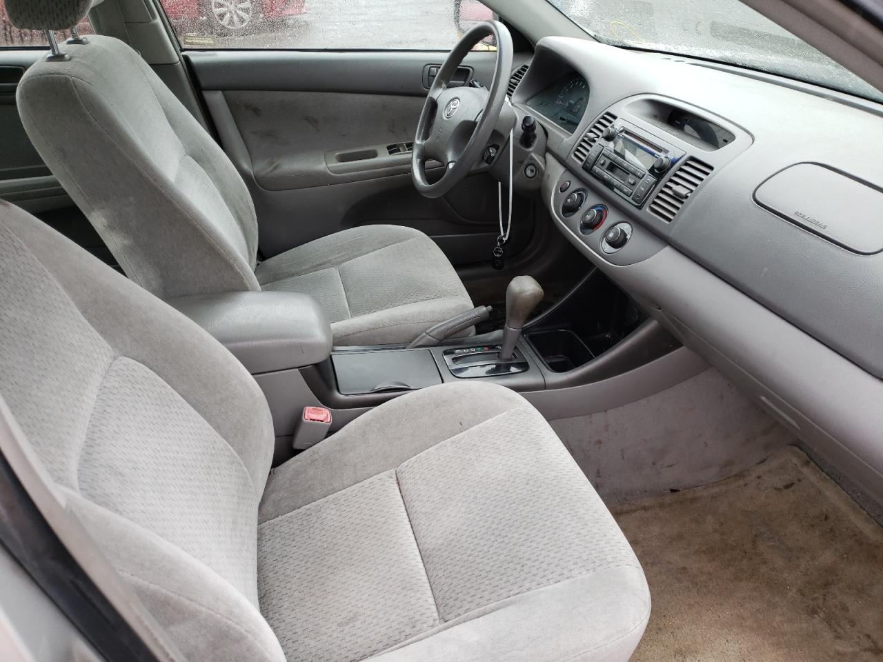 Photo 5 from auction – 2004 TOYOTA CAMRY LE with VIN 4T1BE32K64U876334