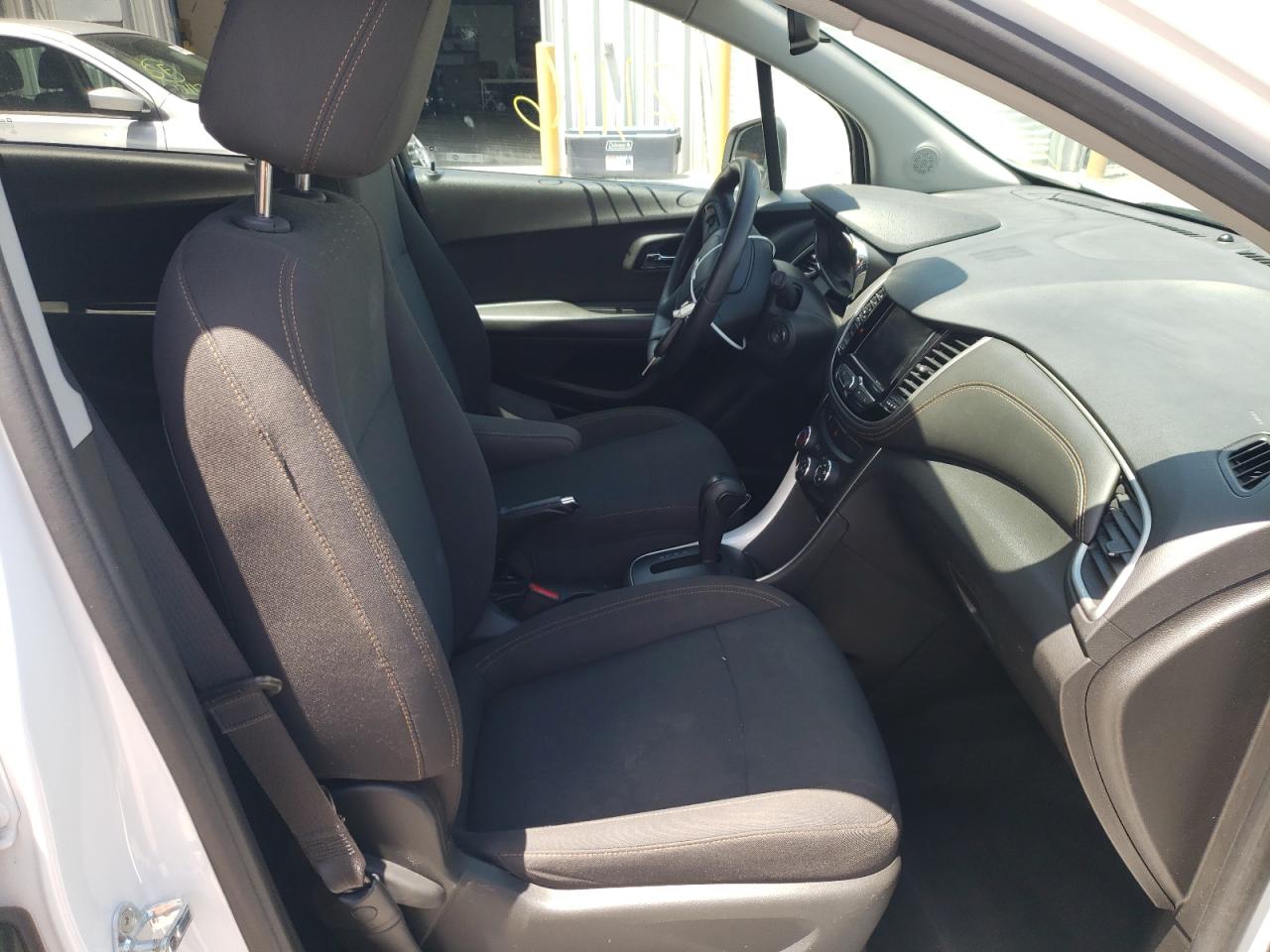 Photo 5 from auction – 2020 CHEVROLET TRAX LS with VIN KL7CJKSB4LB085886