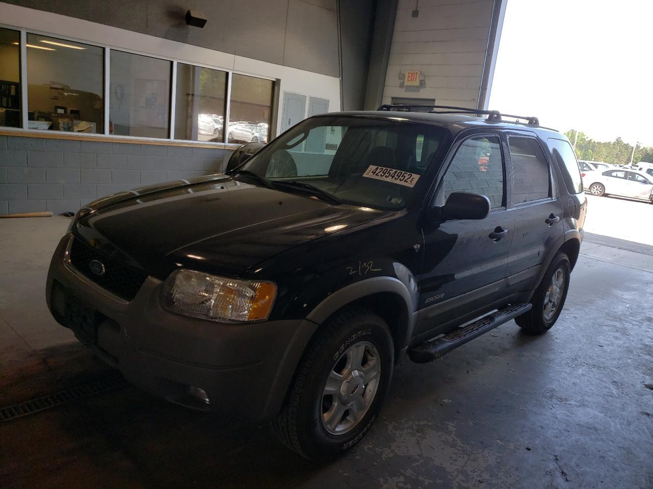 Photo 2 from auction – 2002 FORD ESCAPE XLT with VIN 1FMYU03102KC93137