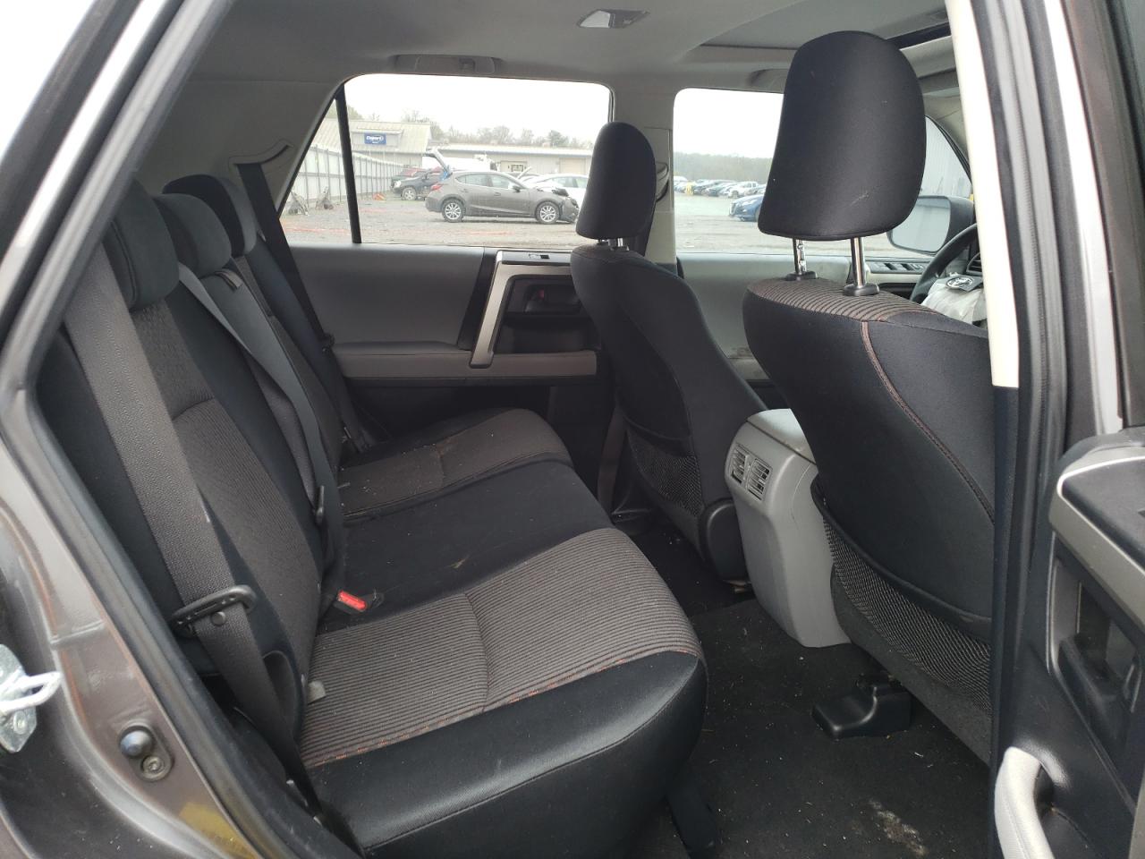 Photo 6 from auction – 2010 TOYOTA 4RUNNER SR with VIN JTEBU5JR4A5023935