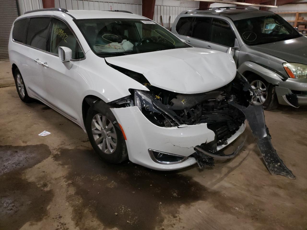 CHRYSLER PACIFICA T 2019 with VIN 2C4RC1BGXKR625691 - Photo from auction