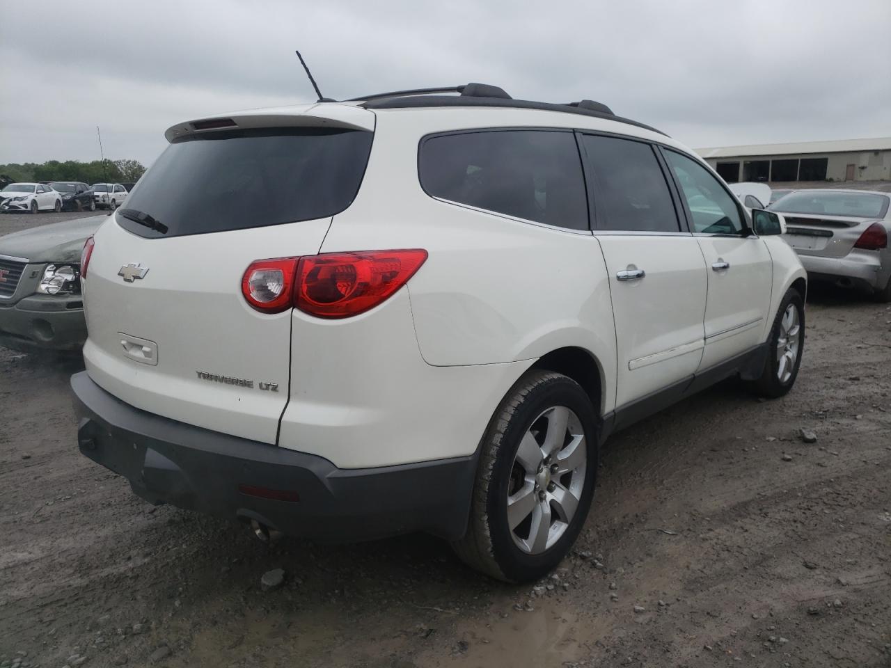 Photo 4 from auction – 2011 CHEVROLET TRAVERSE L with VIN 1GNKRLED7BJ353450