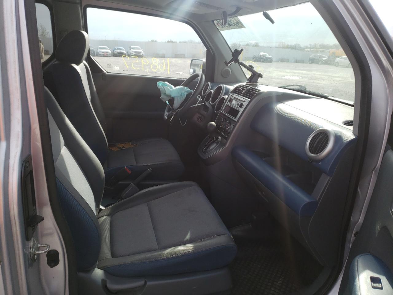 Photo 5 from auction – 2003 HONDA ELEMENT DX with VIN 5J6YH28203L014460