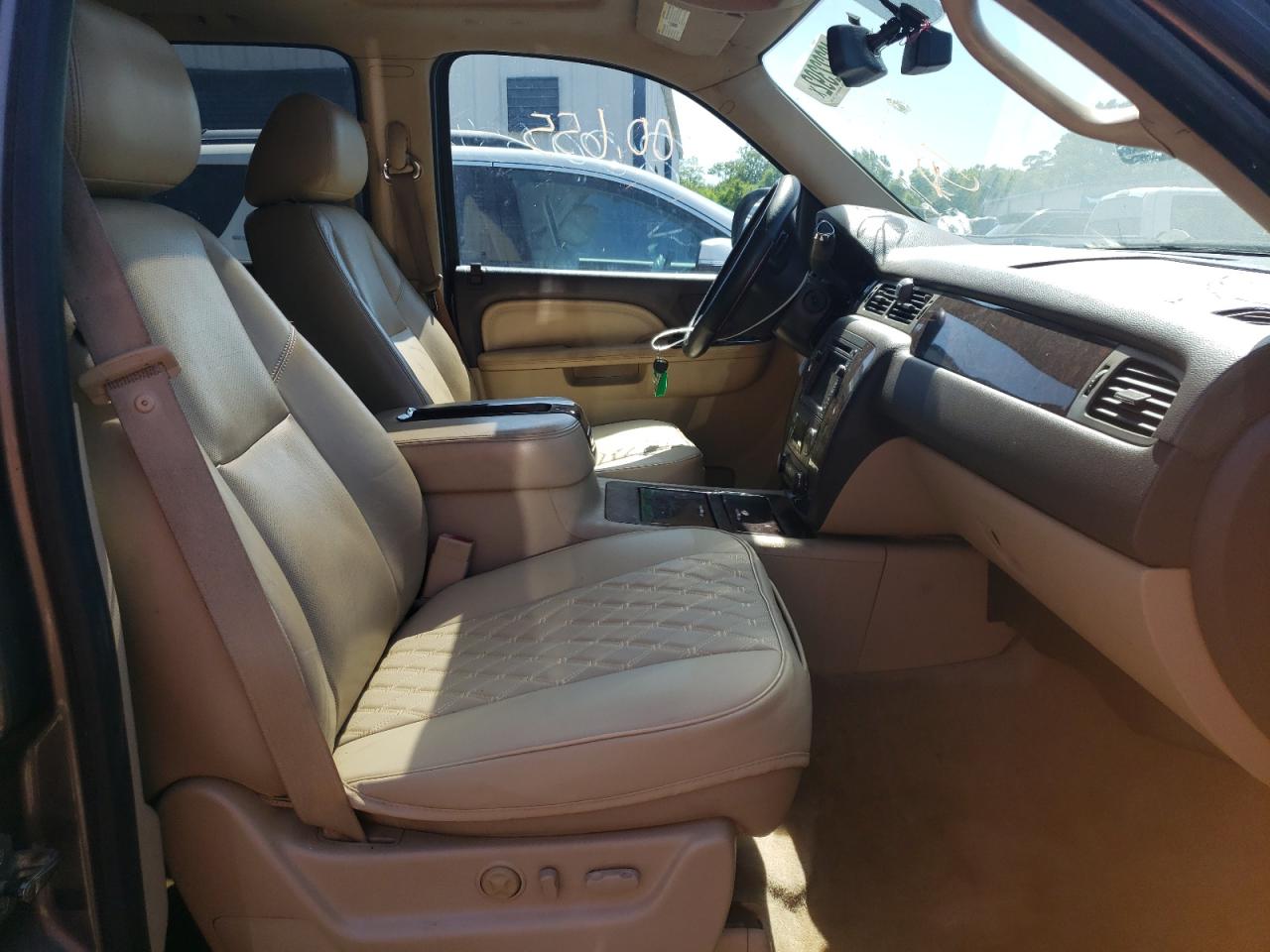 Photo 5 from auction – 2011 GMC YUKON DENA with VIN 1GKS1EEF7BR327059