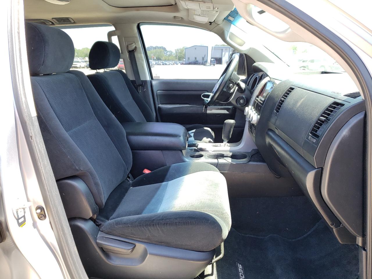 Photo 5 from auction – 2011 TOYOTA SEQUOIA with VIN 5TDBY5G1XBS046237