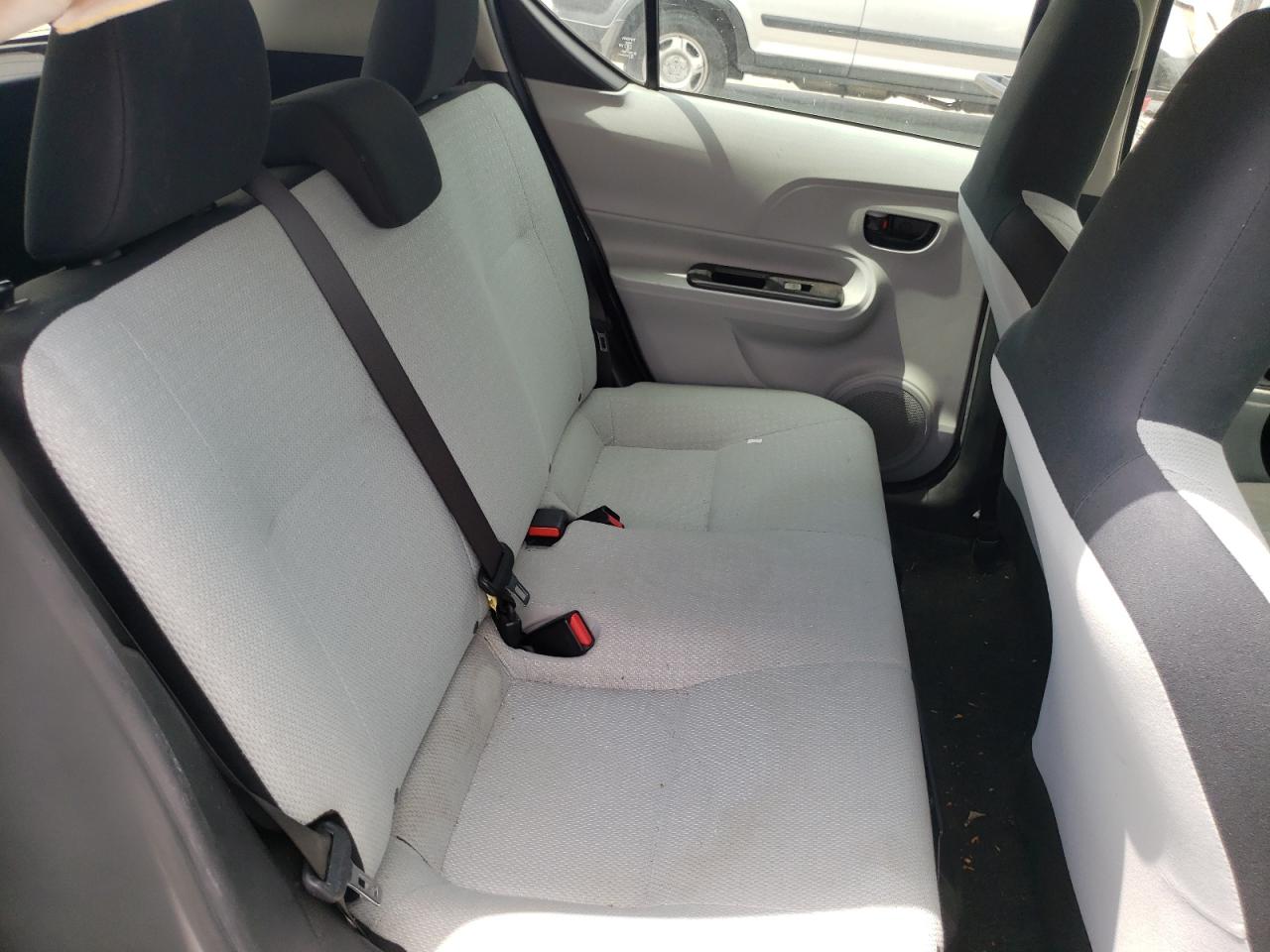 Photo 6 from auction – 2013 TOYOTA PRIUS C with VIN JTDKDTB39D1554109